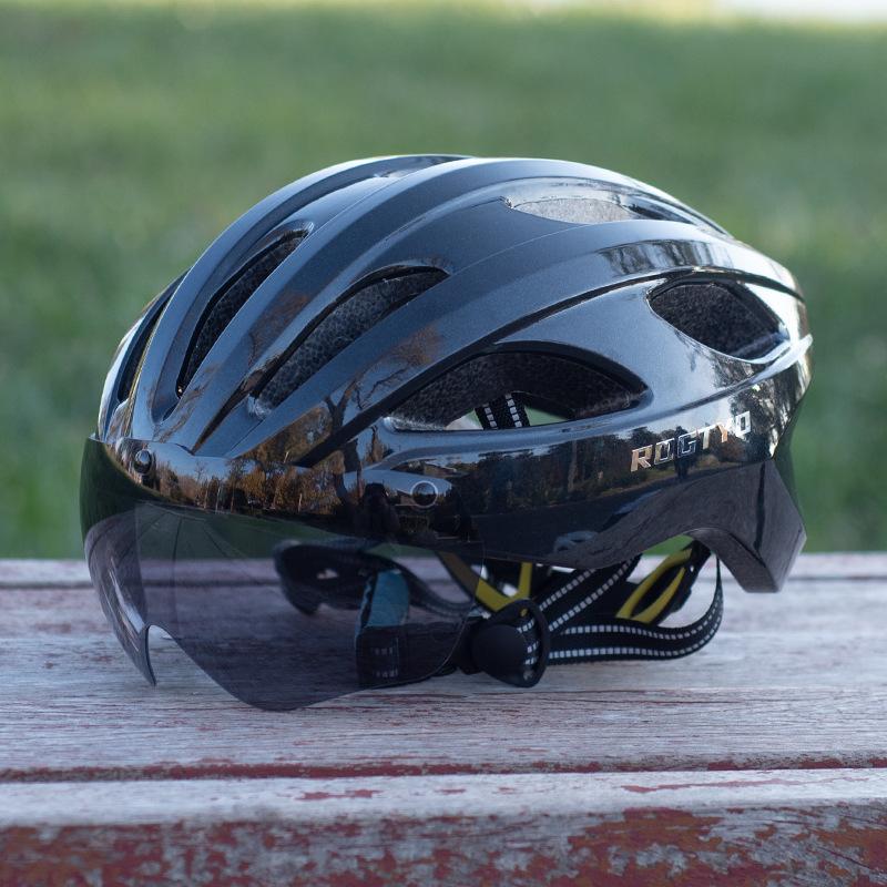 Bicycle helmet with goggles, new summer rider color-changing magnetic tail light breathable skateboard riding integrated Kong Ming
