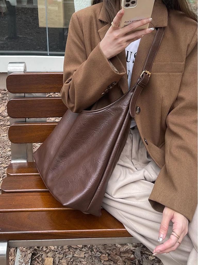 Women's Large-Capacity Retro Soft Leather Shoulder Bag - Autumn/Winter 2023