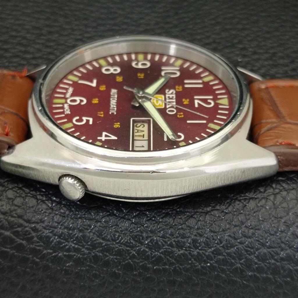 VINTAGE SEIKO 5 AUTOMATIC 6309A JAPAN MENS MAROON COLOR DIAL WATCH A701553-5 R206b-a701553