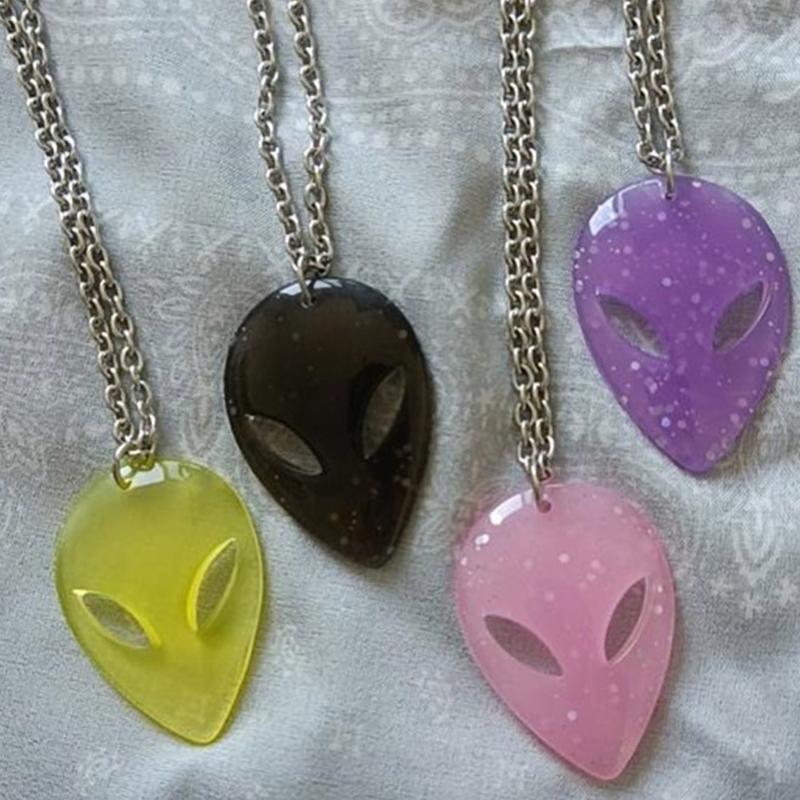 Elegant Geometric Alien Face Necklace for Women Vintage Clavicle Chain Sweet Cool Neck Chain Wedding Party Jewelry