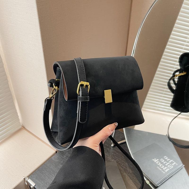 Осень и зима новый модный тренд матовый замок одно плечо косая перекидная женская сумка чёрный