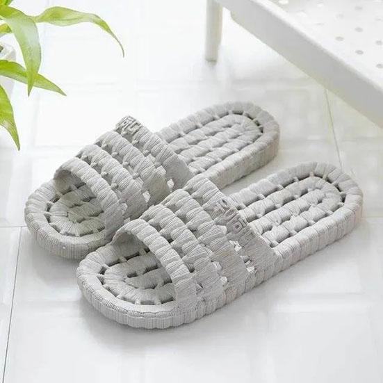 

Мужские нескользящие уличные повседневные тапочки на мягкой подошве, большие размеры, однотонные дышащие домашние тапочки на плоской подошве для ванной комнаты 40-41 серый