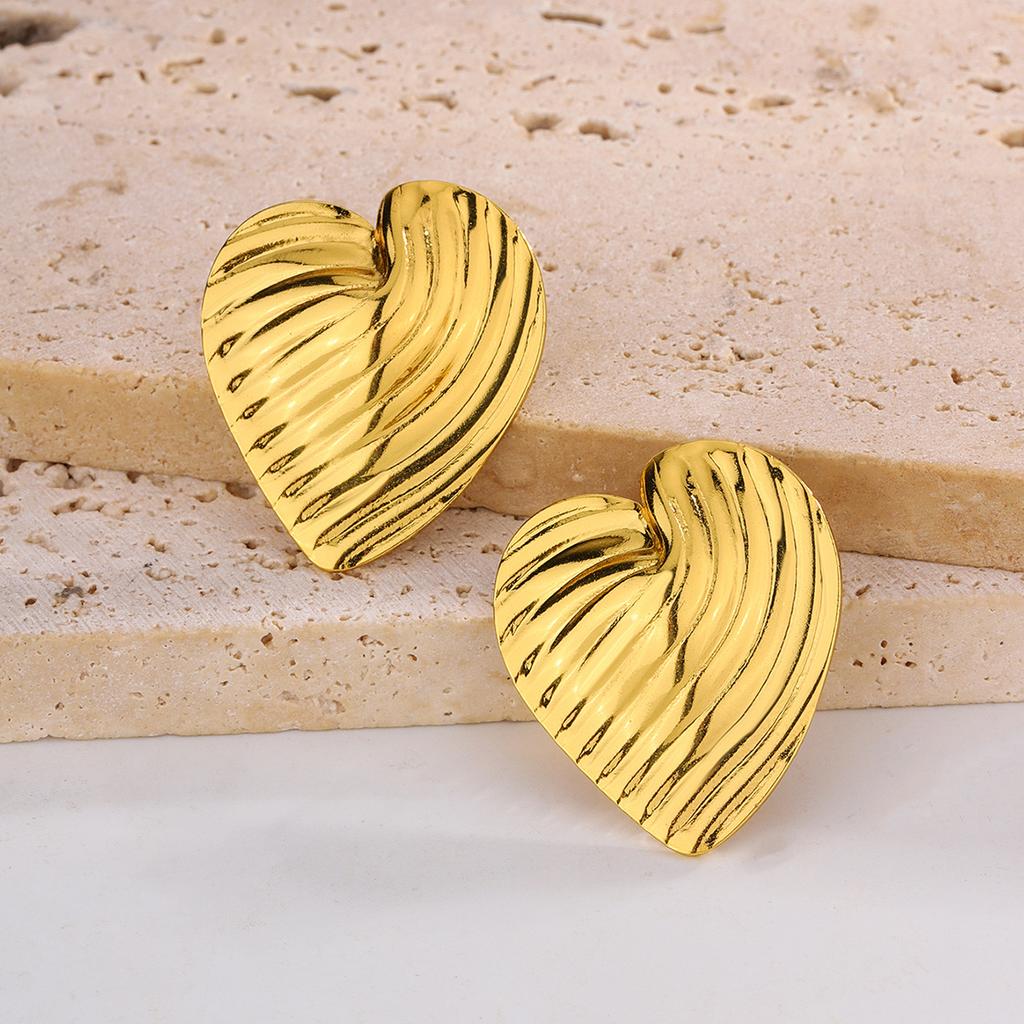 Earrings French Light Luxury Love Earrings 1111 Simple Temperament Heart Stud Earrings Titanium Steel Earrings