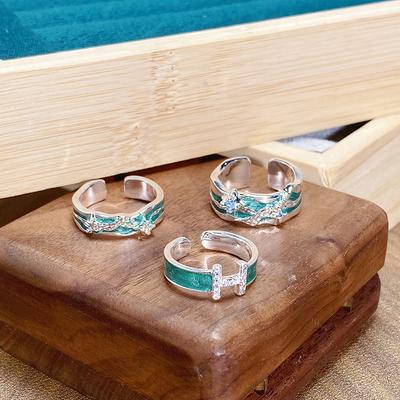 Kleiner frischer grüner Emaille-offener Ring mit tropfendem Öl für Damen, französischer unregelmäßiger Persönlichkeits-Fortschrittsring