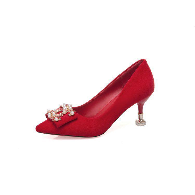 Tacones de aguja rojos de estilo chino para mujer con hebilla de perla