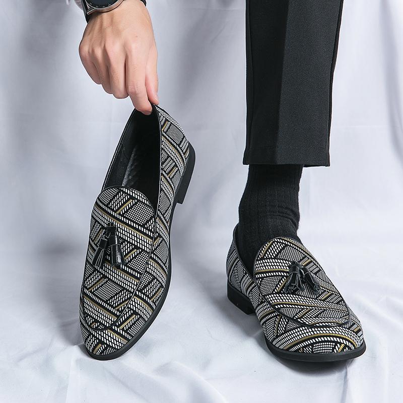 2024 New Autumn Mens Casual Loafers Men Tassel Flat Shoes Moccasins Hombre Mens Shoes White Black Slip-On Mules Prom Dress Shoes