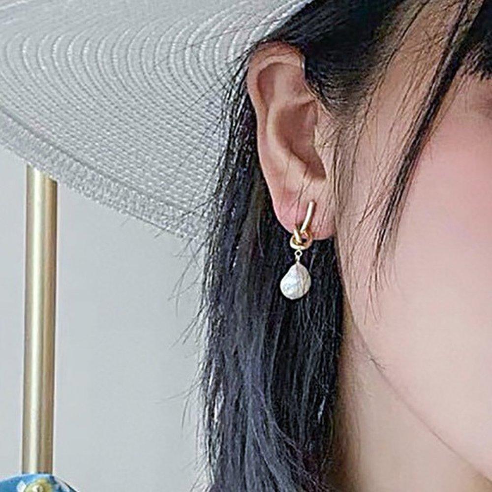 (14K) (Silver 92.5) Keder Twisted Pearl Earrings