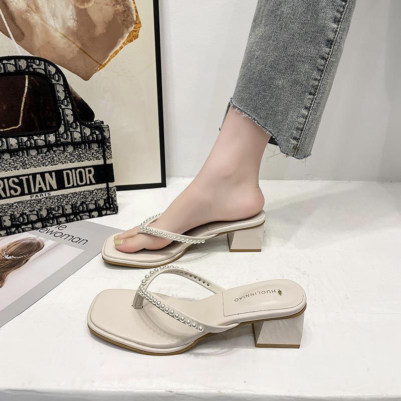 Pinch foot flip-flops women's summer wear 2025 new Internet celebrity sense design sense niche thick heel pearl sandals