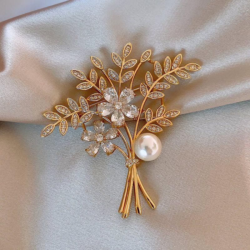 Diamond-Studded Floral Brooch In Alloy For Clothing