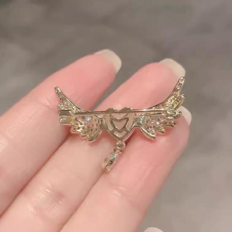 Fashion Heart Wings Crystal Brooches For Women Girls Boutique Badges Lapel Pin Accessories Brooch