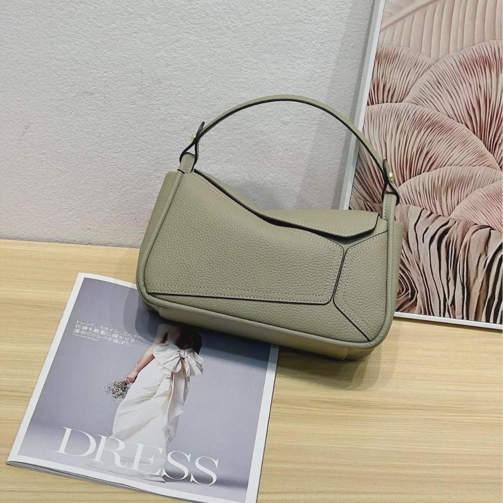 Bolsa Feminina Versátil e Fashion de Couro de Vaca de Ombro Único para o Outono de 2024