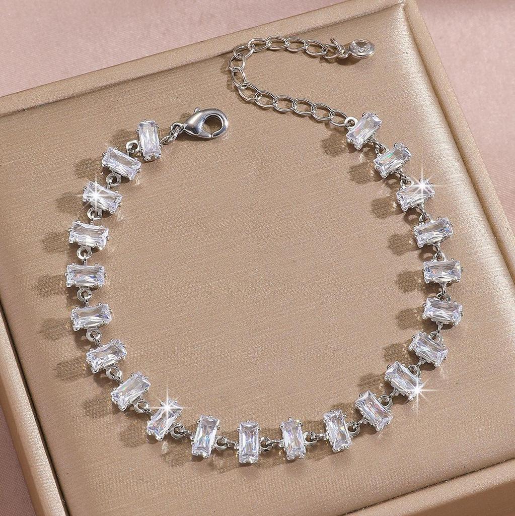 Bracelet Feuille Plaqué Or avec Incrustations de Zircon Hachuré et de Diamant