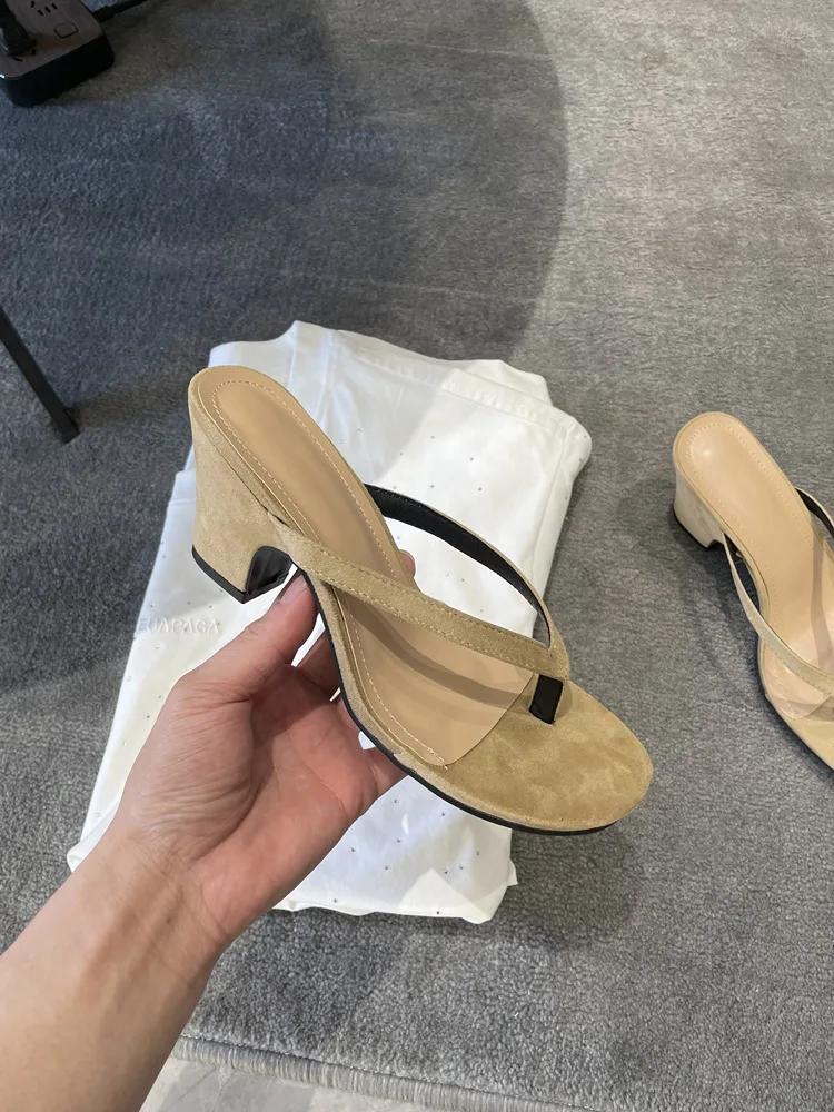 Fashion Flip-toe sandals, French retro, high-end, high-heeled women's slippers, summer thick heels for outdoor wear