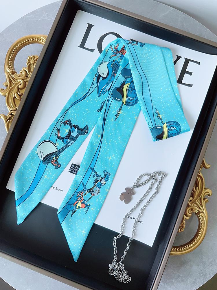 Ozdoba uchwytu torebki w postaci wstążki