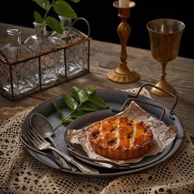 Handcrafted Iron Craft With Handle Storage Bread Serving Tray Retro Metal Plate Bread Trays Decorative Tray