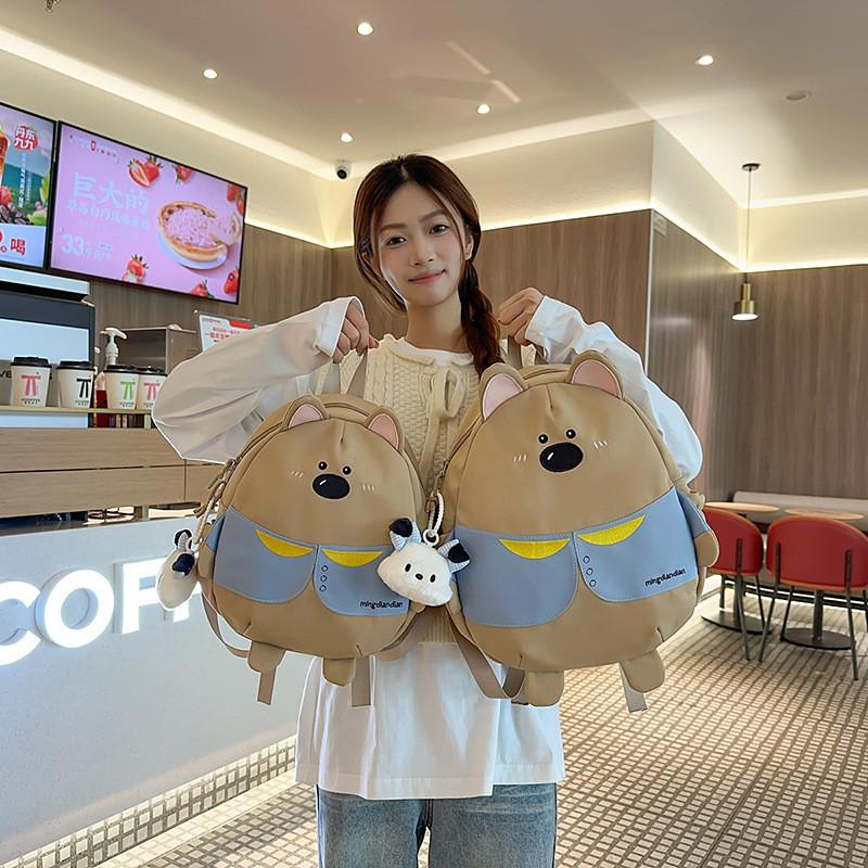 Mochila Escolar Leve de Nylon com Design de Cachorro Cartoon Fofo e Pingente de Pelúcia