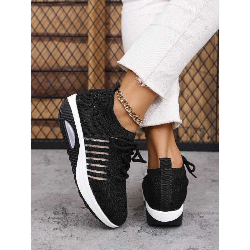 New Summer Casual Sports Shoes 2025 Fly Knit Women's Thick Sole Heightened Lightweight Plus Size Women's Shoes