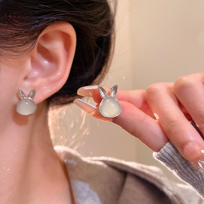 Popular Cute Rabbit Stud Earrings Female Simple Small Temperament Internet Celebrity Earrings Design Sense Retro Earrings