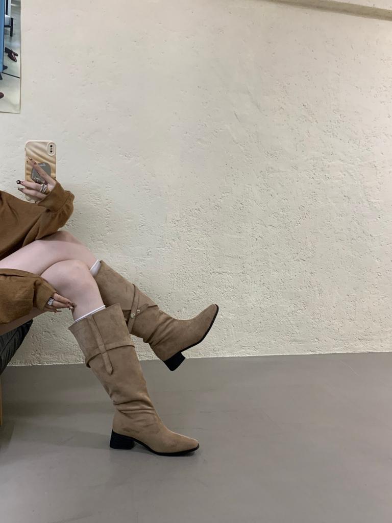 Korean Version of Retro Square Head Thick Heel Tall Knight Boots Women's 2025 Autumn and Winter New Stacking Boots Look Thin But Knee Boots