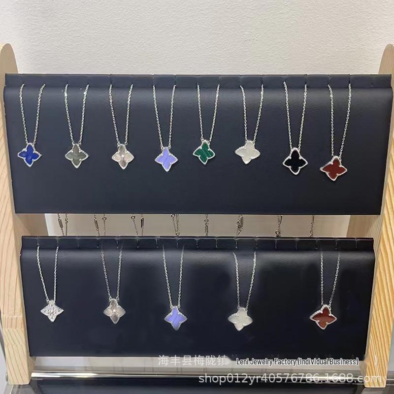 Seiko V Gold Four-Leaf Clover Necklace with Red Agate, 18K Rose Gold Clavicle Chain