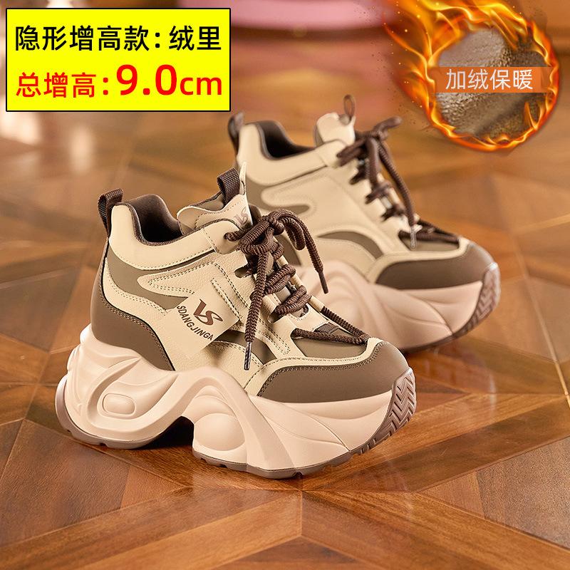 Scarpe dad europee da donna autunno e inverno velluto 2025 nuove shorty Le scarpe con plateau aumento altezza interna scarpe da donna aumento altezza 9 cm