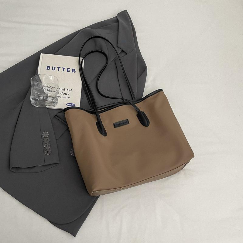 

Сумка большой вместимости женская 2025 новая простая повседневная сумка через плечо сумка для занятий для студентки колледжа сумка-тоут для отдыха и поездок темно-коричневого