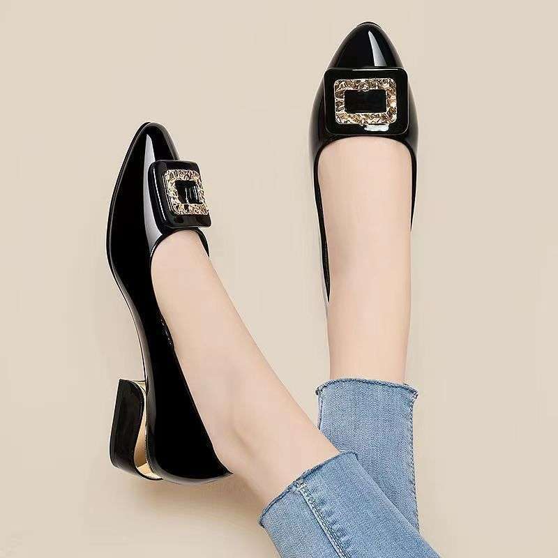 Real Soft Leather Single Shoes Women's New Large Size Thick Heel Patent Leather Low Heel Pointed Versatile Shallow Mouth Professional Fashion Women's