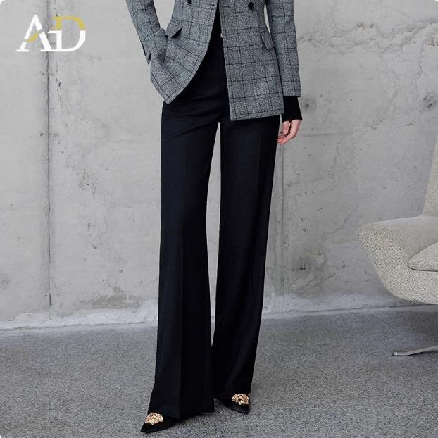 Luxurious British Style Dark Plaid Suit: Women's Jacket & Straight-Leg Pants Two-Piece Set for Autumn/Winter.