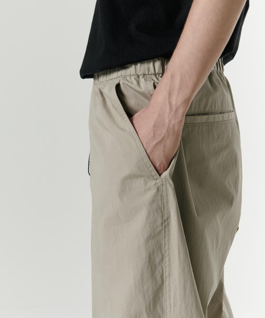Musinsa Standard [City Leisure] Cn Wide Belted Parachute Pants [Grayish Beige]