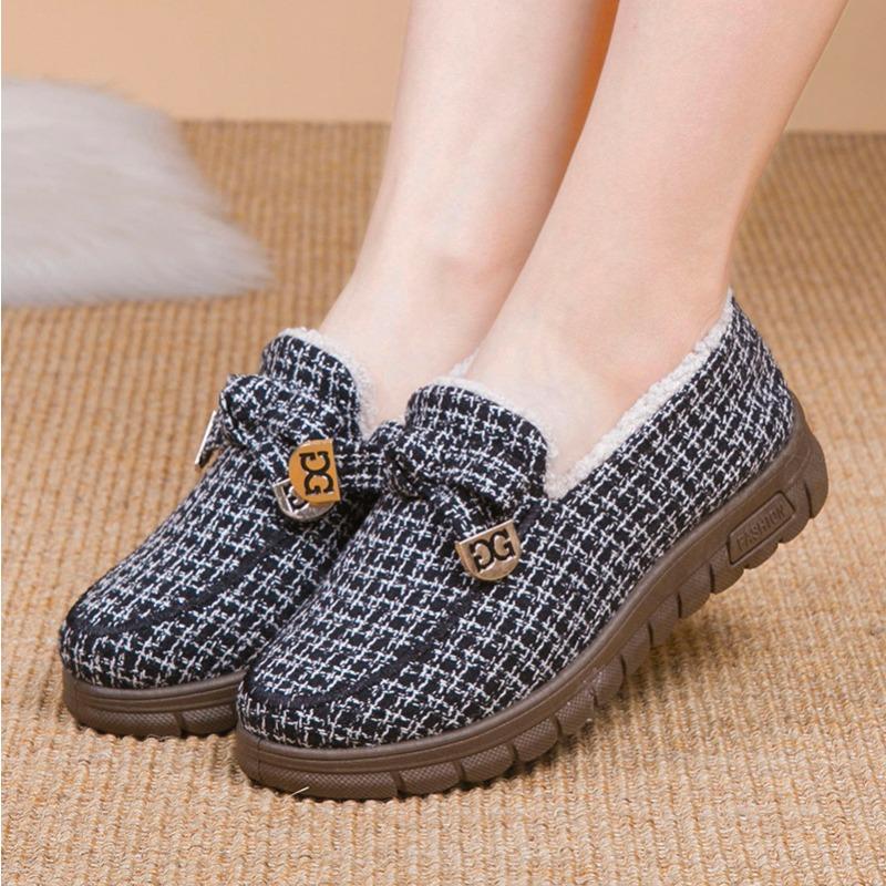 New winter velvet thickened medium and old cotton shoes, one pedal flat-soled warm mother shoes, fashionable outer wear Doudou shoes