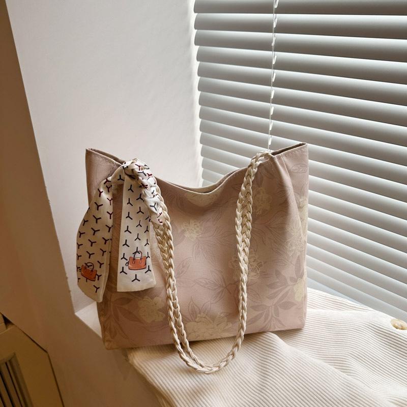 

New Chinese flower three-dimensional handbag women s 2025 new trendy fashion embroidered armpit bag shoulder grandma bag