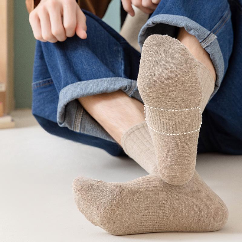 Solid-colored Cotton Socks, Men's Spring and Autumn Sweat-absorbing and Odor-proof Mid-calf Socks, Men's Versatile Sports Socks