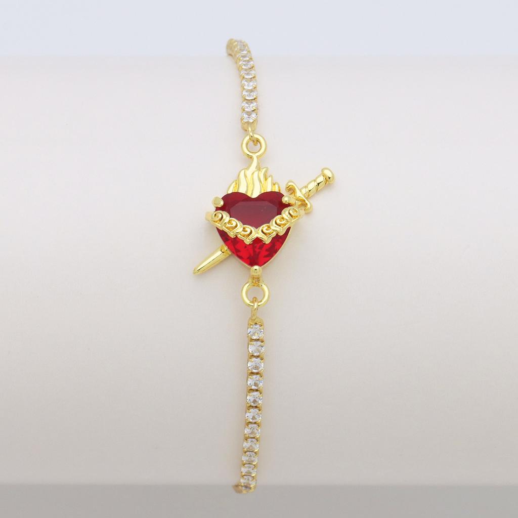 Herzförmige Liebe Kupferplattiertes Farbiges Zirkonium Pfirsichherz, Ein Schwert, das das Herz durchbohrt, kann das Zirkon-Box-Armband ziehen und verstellen.