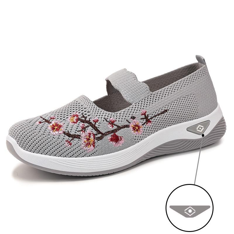 Old Beijing cloth shoes women's new summer shallow mouth single shoes women's casual mother shoes one pedal lazy shoes