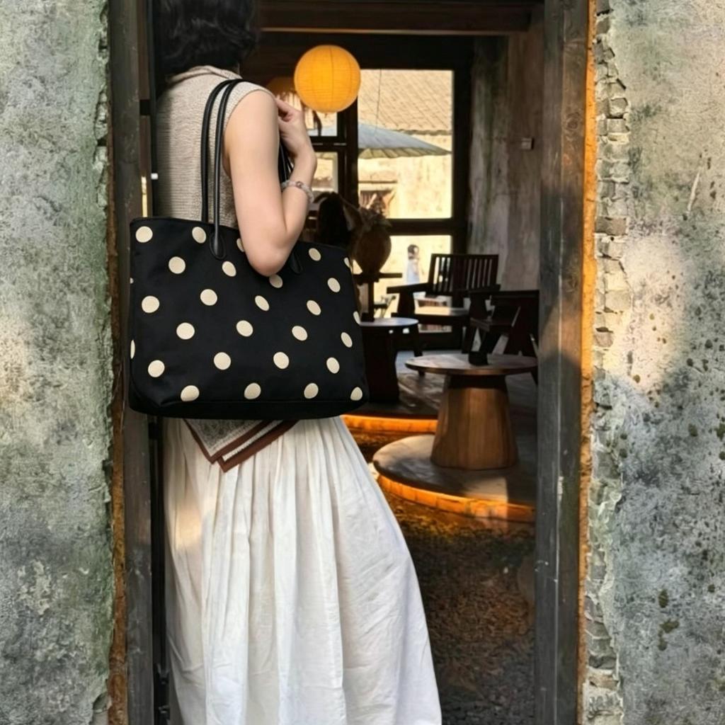 Large Capacity Handbag - Dotted Tote Bag - Simple and Fashionable Single-shoulder Bag for Daily Use