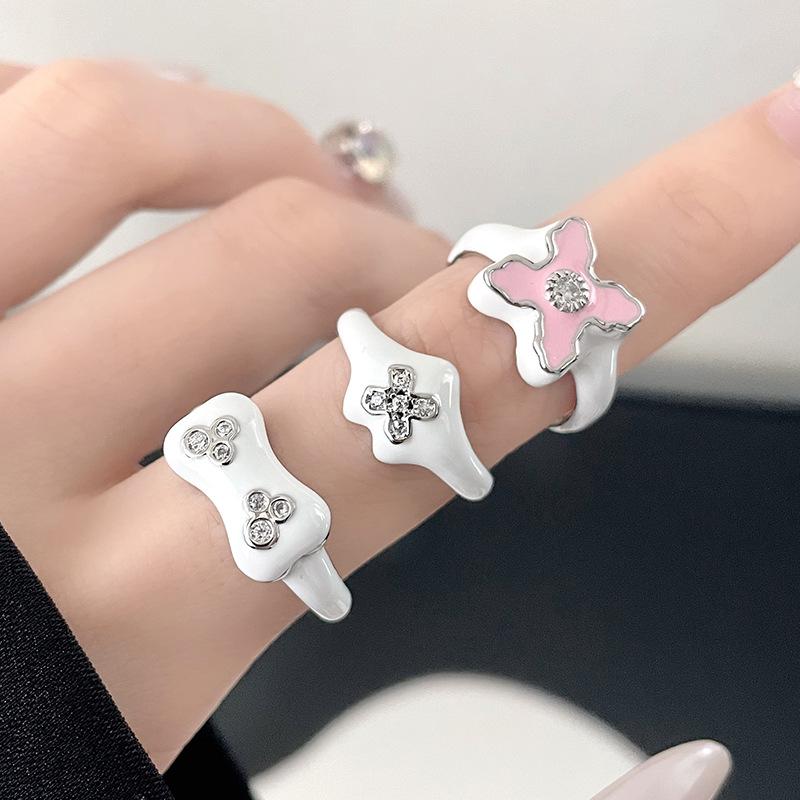 Original Design Niche Cartoon White Enamel Dripping Oil Personality Retro High Sense Cold Wind Opening Ring