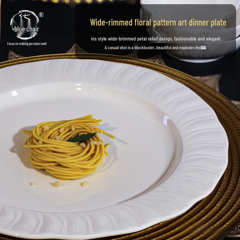 Huaqingge Nordic 10.5-inch White Porcelain Dinner Plate with Elegant Relief Petals