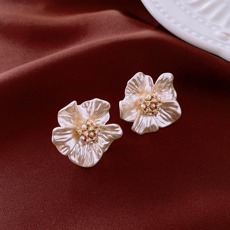 Elegant French Retro Flower Earrings: Luxurious Literary Studs