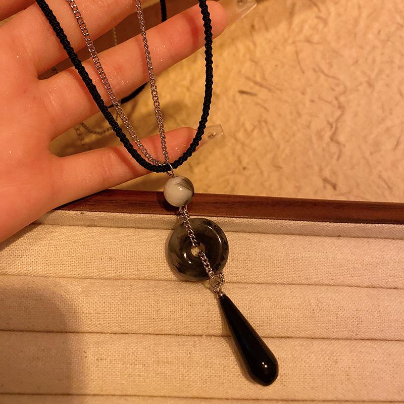 Elegant Maillard Tassel Necklace: Peace Buckle Design for a Chic, Versatile Look