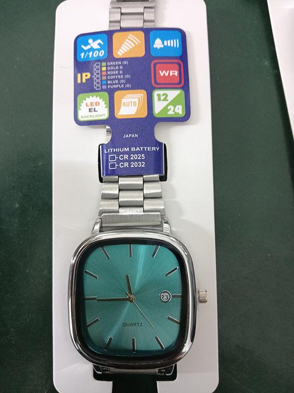 Montre à quartz A130 avec bracelet en acier