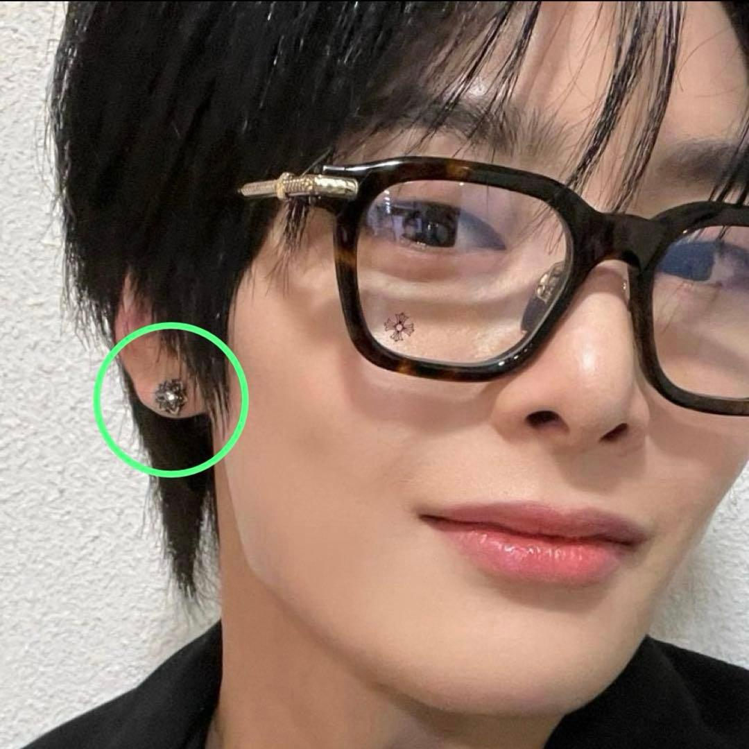 

[USED] NANA piercing lotus earrings worn by Ien in Hongdae, Korea