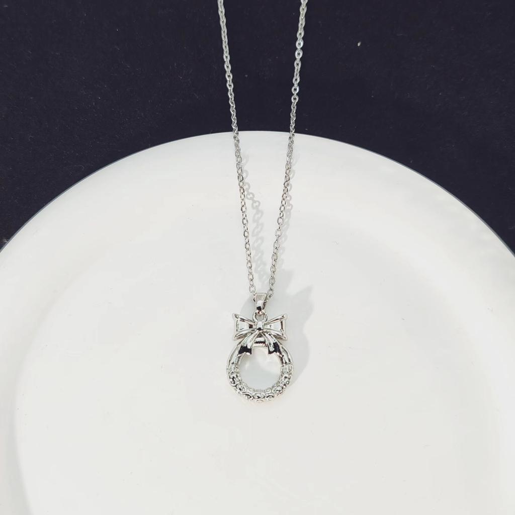 Princess On The Run Bow Safety Buckle Necklace Women'S Retro Ethnic Style Versatile Temperament Geometric Jewelry