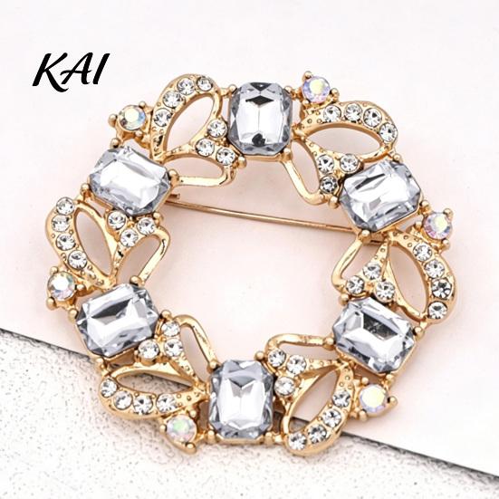 Bag Decoration Pin Women Rhinestone Hollow Wreath Brooch, Dainty Decorative Badge Daily Wear Jewelry Pin, Sweater Cardigan Coat Dress Accessories