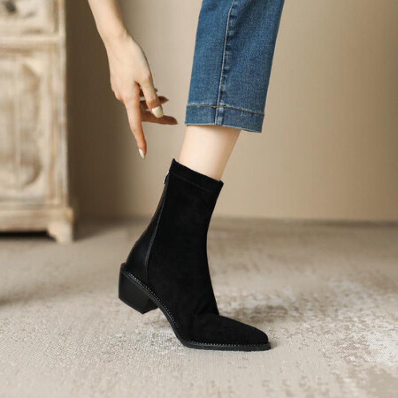 Autumn and winter pointed middle heel medium boots women's suede large size women's boots square heel comfortable Korean version of the new solid