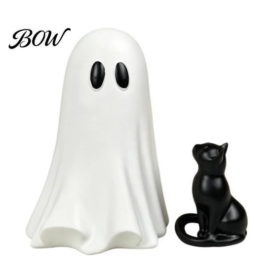 Miniature Ghost And Cat Craft Halloween Ornament, Hugging A Black Sculpture, Whimsical Figurine Resin Unique Figurine, for Home Bedroom Entrance