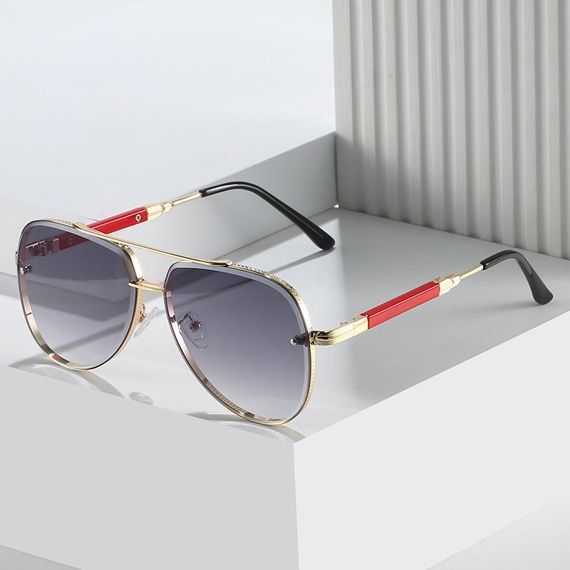 Luxury Pilot Aviator Sunglasses Gold Metal Frame Trends Gradient Lens Cool Retro Shades UV High Fashion Eyewear for Men Women