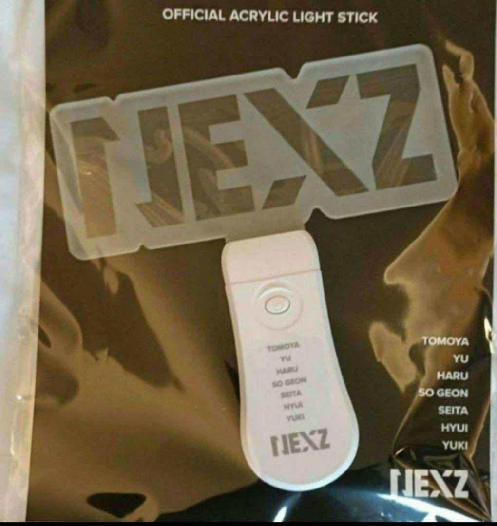 

[ИСПОЛЬЗУЕТСЯ] Фонарик-фонарик NEXZ Nexji для встречи с фанатами