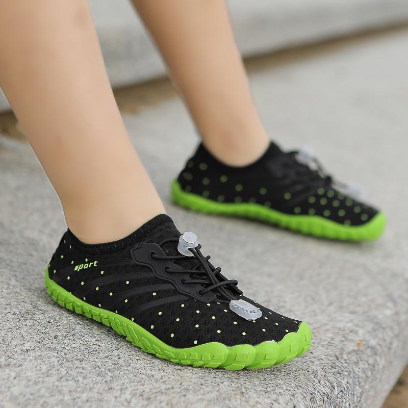 Scarpe Aqua da Bambino per Nuotare a Piedi Nudi Asciugatura Rapida Scarpe da Spiaggia per Camminare e Guadare Bambini Ragazzi Ragazze Scarpe Traspiranti per Sport Acquatici
