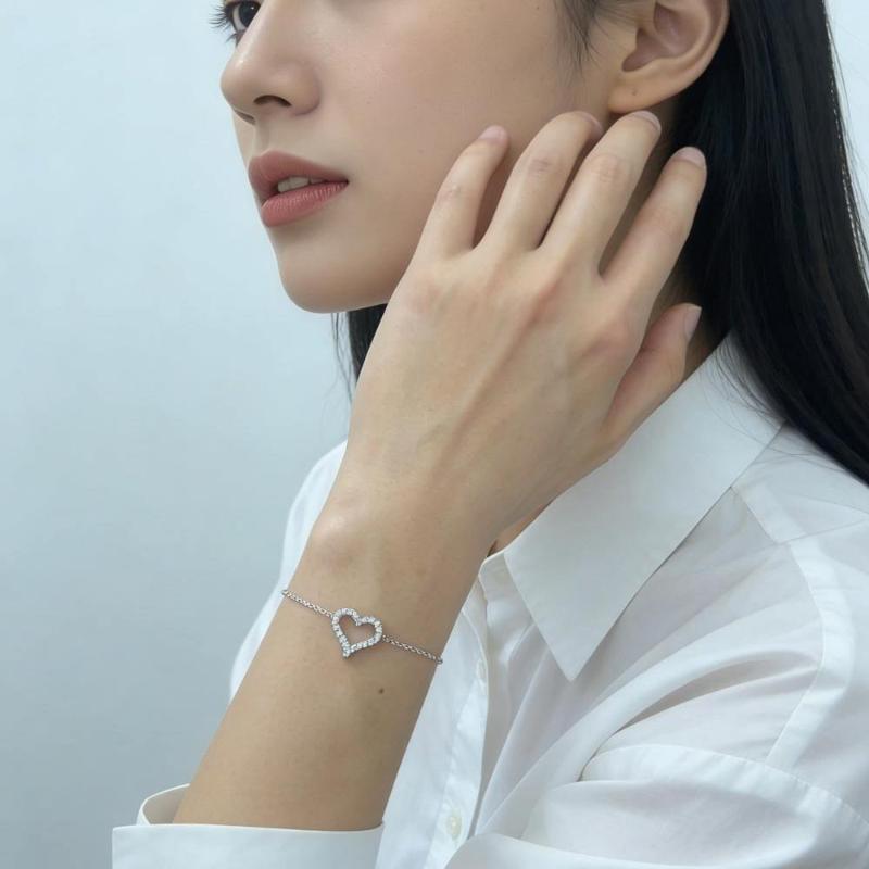 Full Diamond Hollow Heart Necklace Earring Set Lightweight Fashion Alloy Jewelry for Teen Girls Daily Accessory