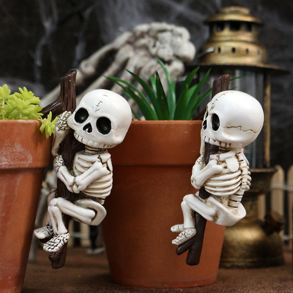 2PCS Halloween Decor Climbing Skeleton Figurine,Flower Pot Hanger Mini Skeletons Halloween Resin Skeleton Ornament for Bonsai Planter Edge Decoration